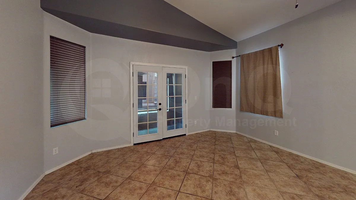 3 bed, 2.0 bath, 2133 sqft, $2,200 — Photo 4