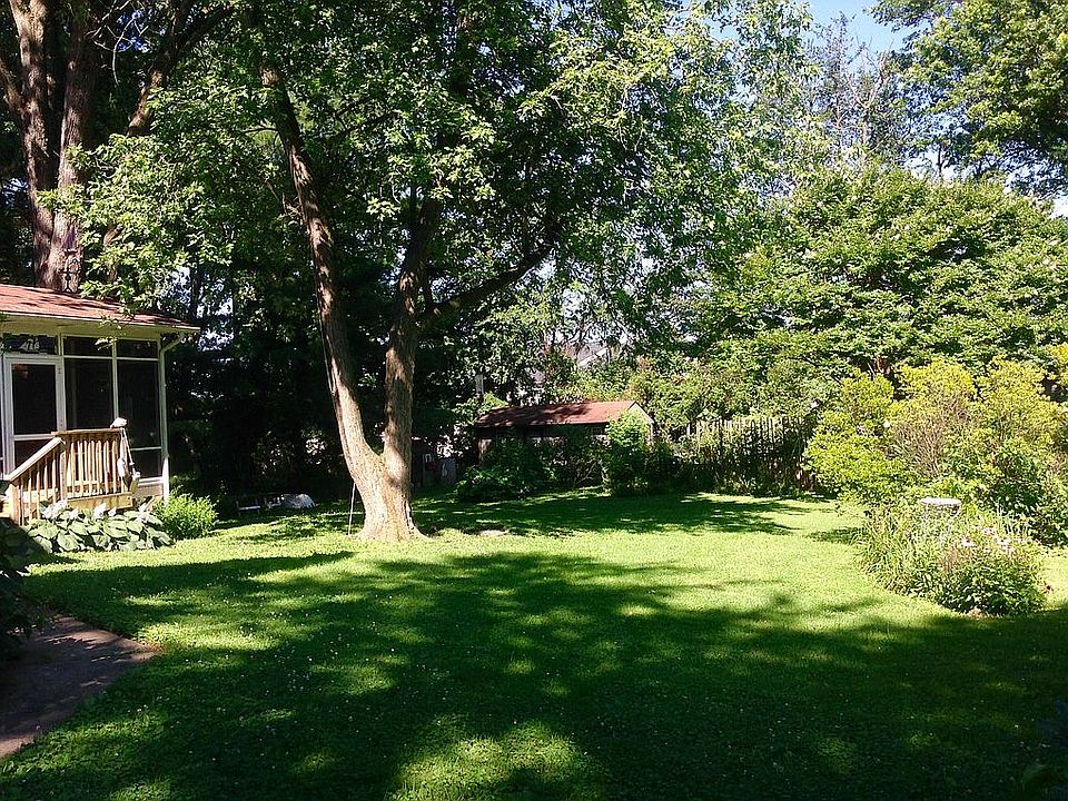 2nd image of 606 W Ring Factory Rd