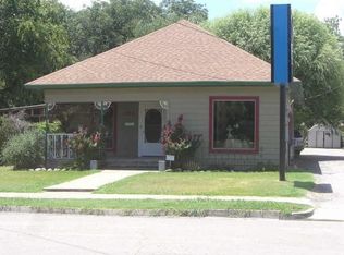 103 S Douglas Ave, Cleburne, TX 76033