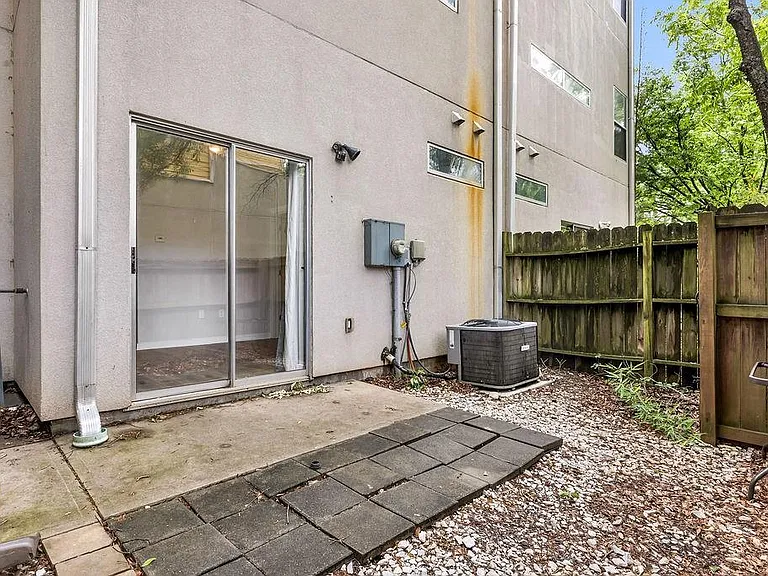 110 Moreland Ave SE #F — Photo 12