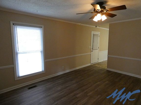 4th image of 512 E Northfield Blvd