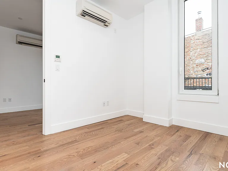 228 N 7th St #203 — Photo 6