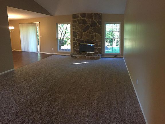 4th image of 17050 Hunting Meadows Dr