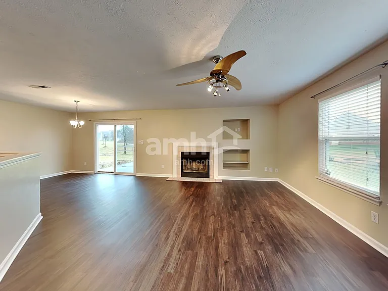 551 Grabill Dr — Photo 6
