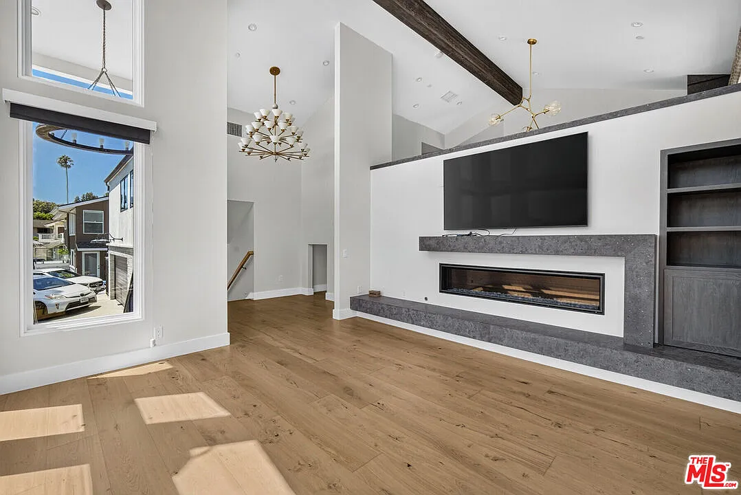 4 bed, 4.0 bath, 3233 sqft, $16,995 — Photo 3