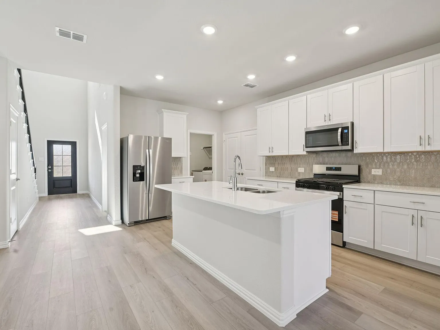 4 bed, 2.5 bath, 2055 sqft, $2,795 — Photo 2