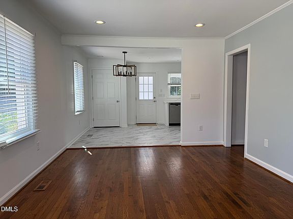 5th image of 2736 Knowles St