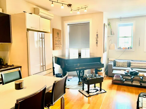 138 Edgecombe Avenue image 4 of 11