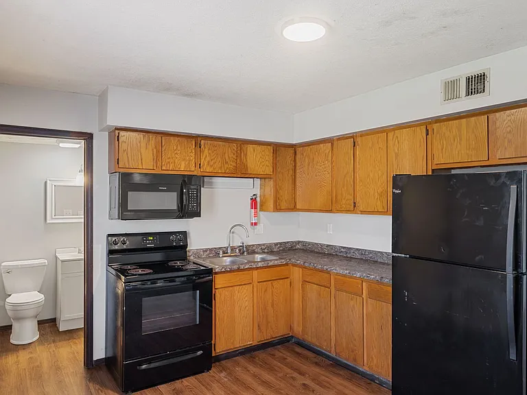 East Memorial Apartments — Photo 111