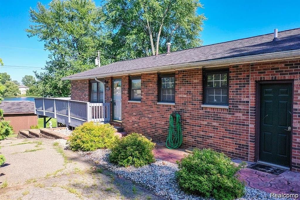 3095 School Lake Dr, Brighton, MI 48114 Zillow