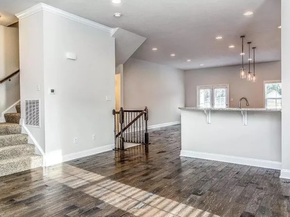 800 Oneida Cir, Mars, PA 16046