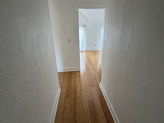 4th image of 2022 Yosemite Dr #1