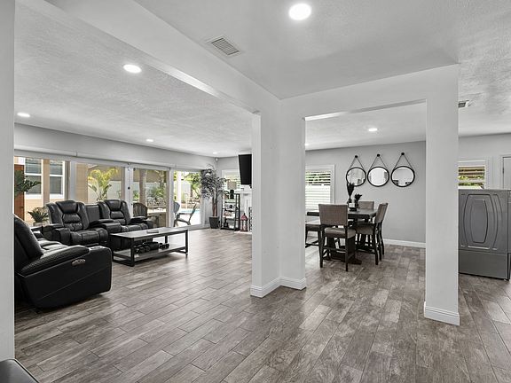 3rd image of 3540 Nelson St
