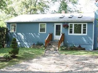 75 Winterberry Rd, Saunderstown, RI 02874