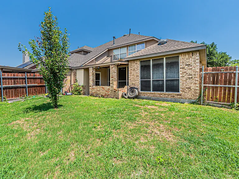 6801 Amesbury Ln — Photo 30