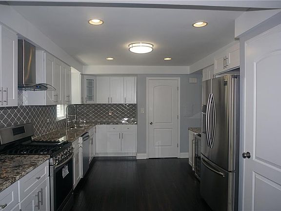 3rd image of 4948 Karen Isle Dr