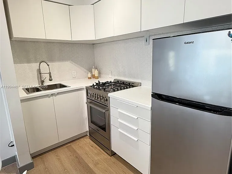 1320 Drexel Ave #302 — Photo 5