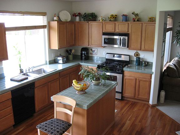 Maple cabinets, cherrywood flrs