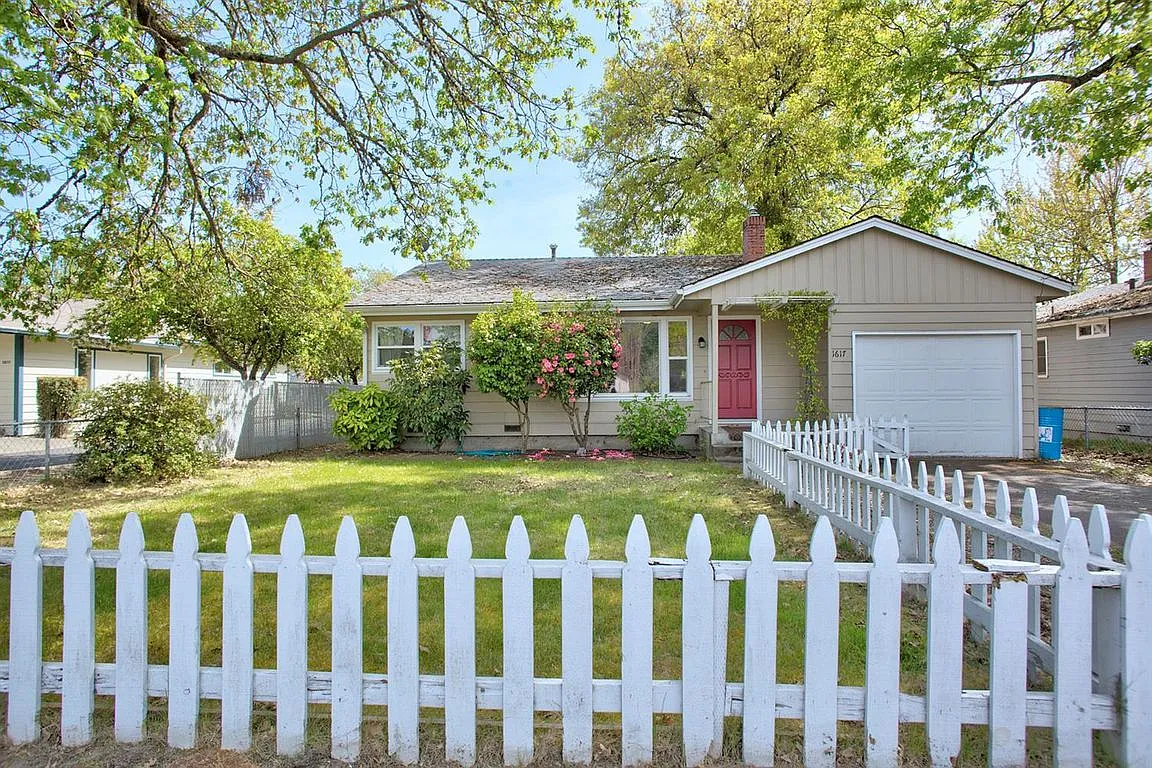 1617 SW G St photo 1