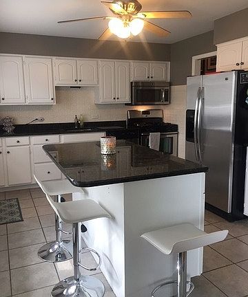 5th image of 910 Winston Dr