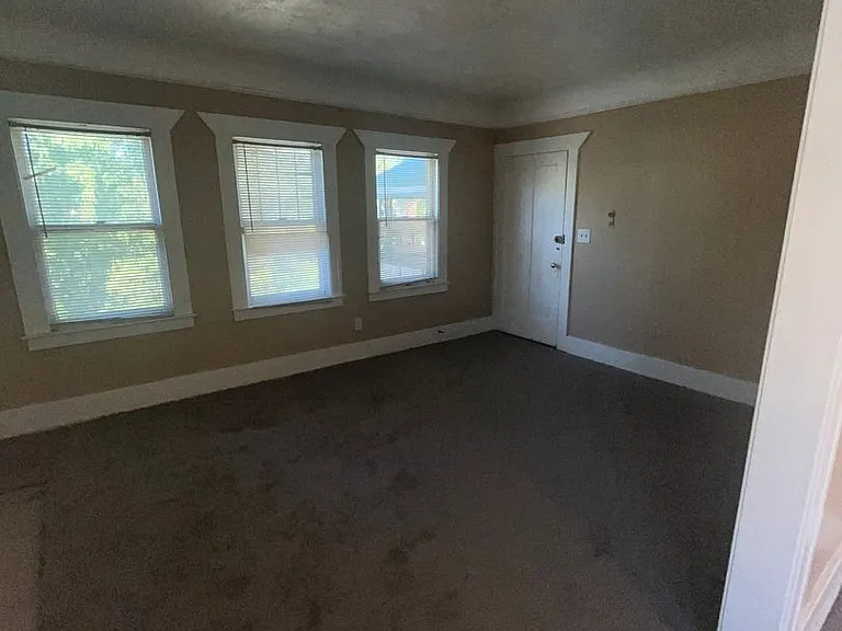2645 W Grand St — Photo 5