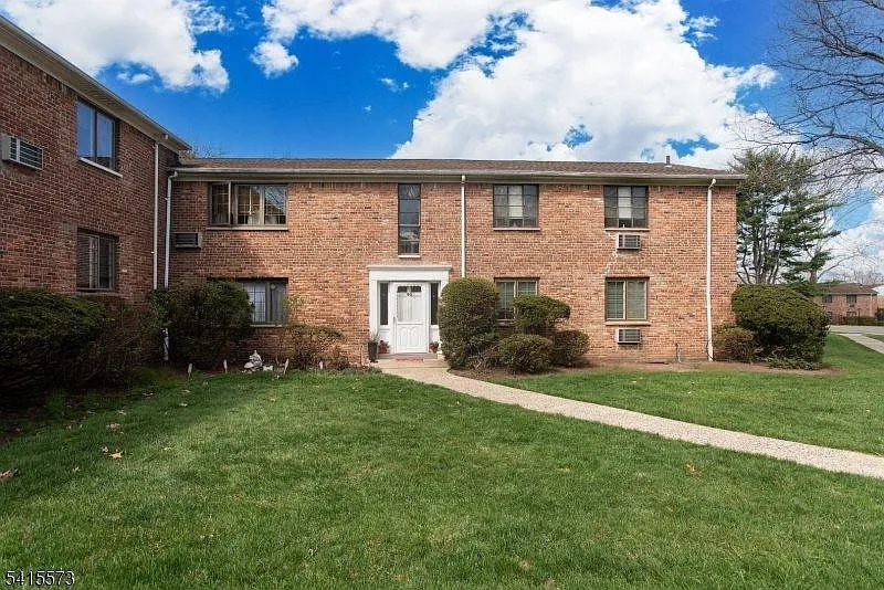 90 Troy Dr APT C photo 1