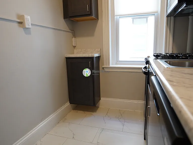 366 Riverway St #22 — Photo 13