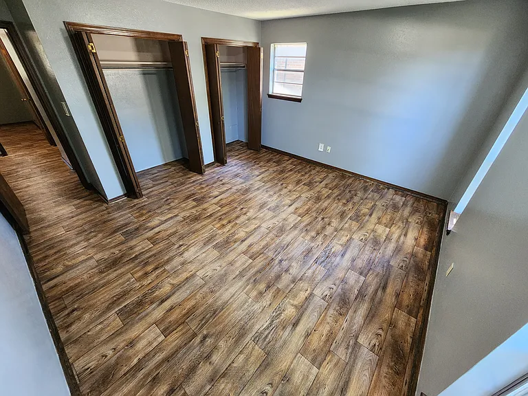 924 Crestview St — Photo 11