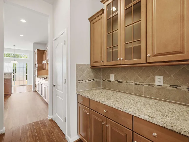 20920 Ashburn Heights Dr — Photo 7