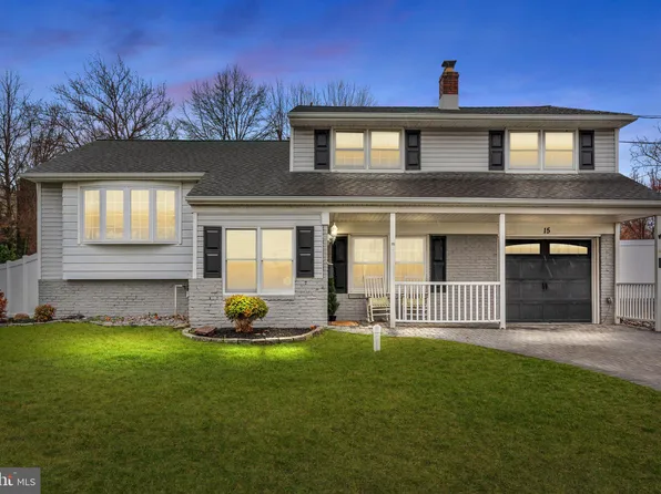 15 Evergreen Ln, Burlington, NJ 08016