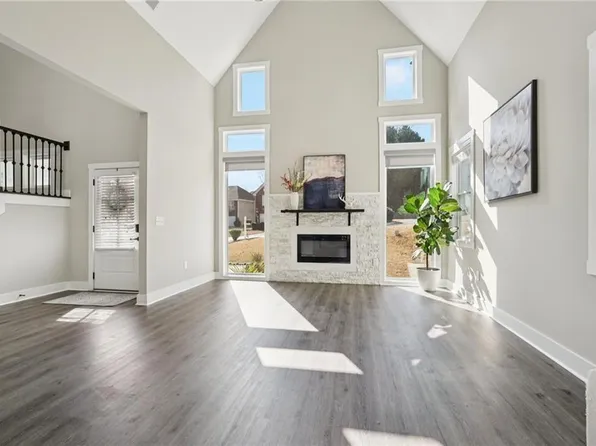 181 Eagle Glen Dr, Woodstock, GA 30189