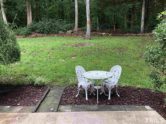 3rd image of 323 Glencoe Dr