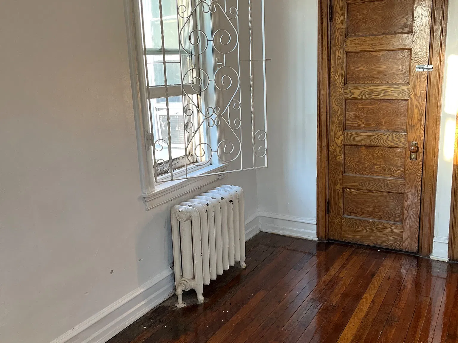 3 bed, 1356 sqft, $700 — Photo 1