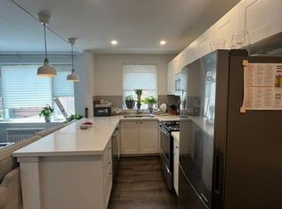 18 Anglesey Blvd #204, Toronto, ON M9A3B3