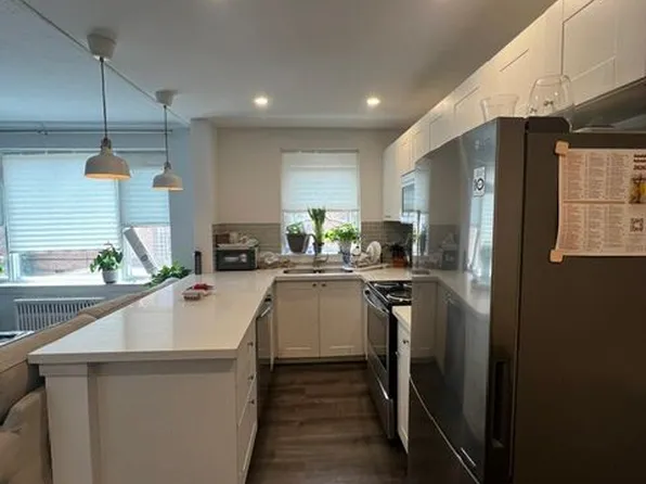 18 Anglesey Blvd, Toronto, ON