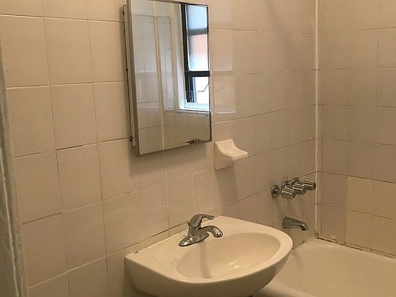 5th image of 2432 43rd St