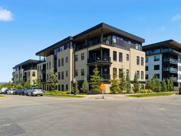 275 W Lebel Cres NW #303, Calgary, AB T3B 6L5
