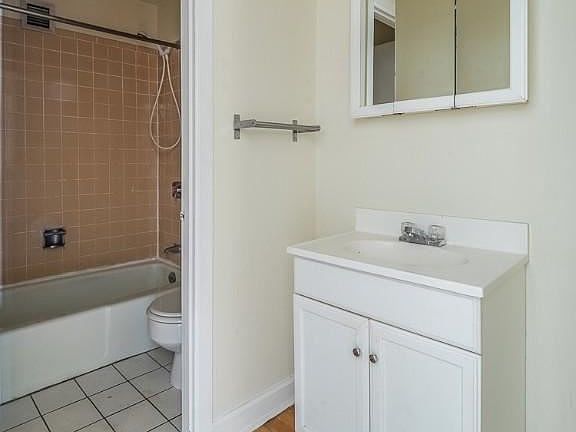 3rd image of 1220 N La Salle Dr APT 4H