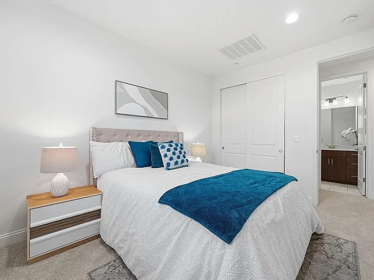 39861 Pelton Ter — Photo 30