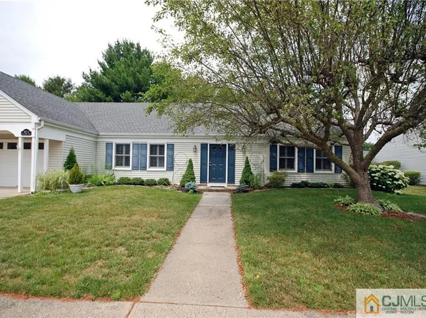 582 Old Nassau Rd #A, Monroe Township, NJ 08831