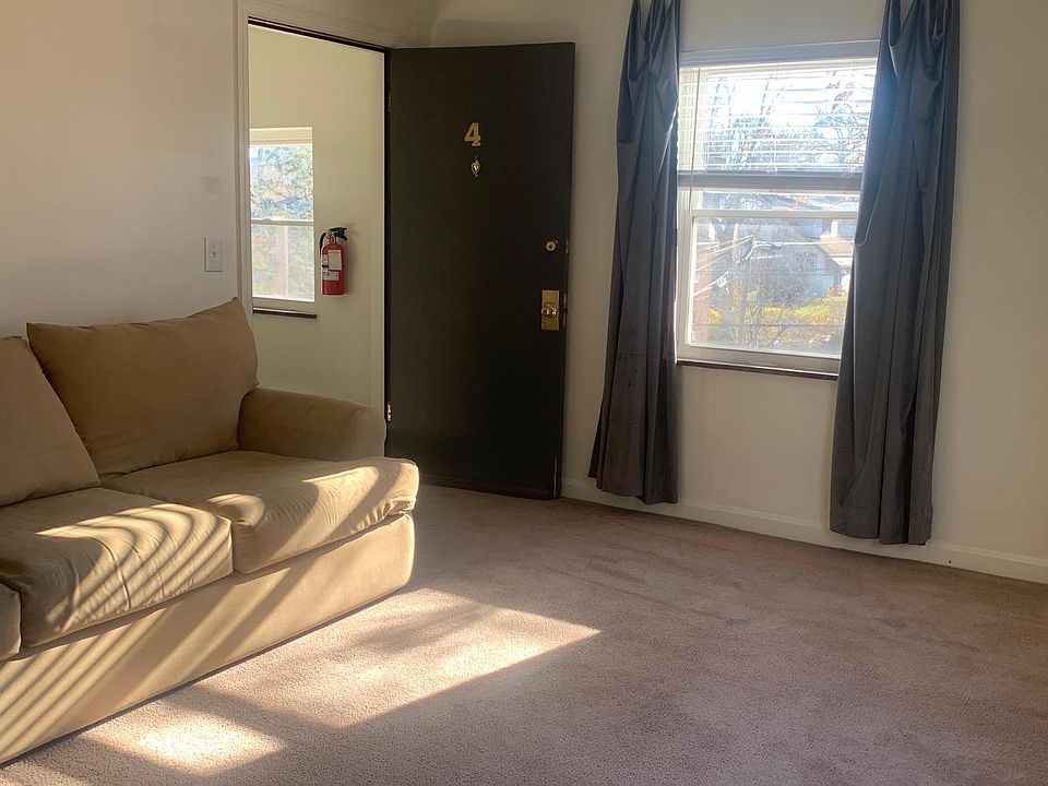 Nice size living room, photo 1