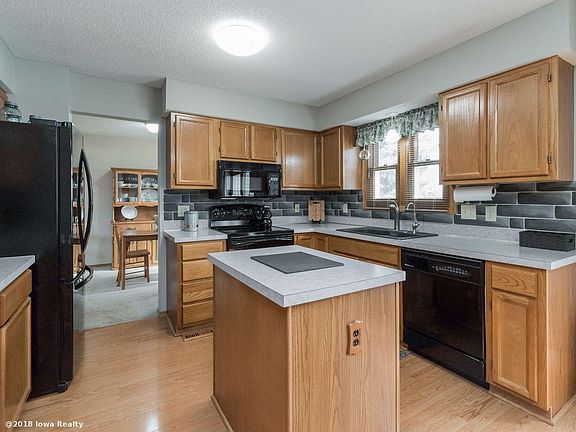 4th image of 260 Parkview Dr