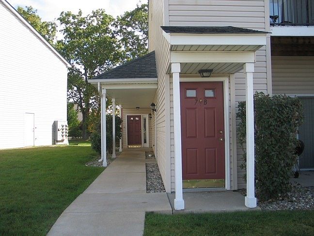1st image of 825 Summer Place Ln