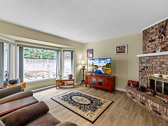 3rd image of 834 Redonda Pl