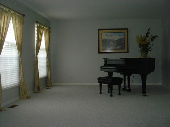2nd image of 1565 Charlemagne Dr