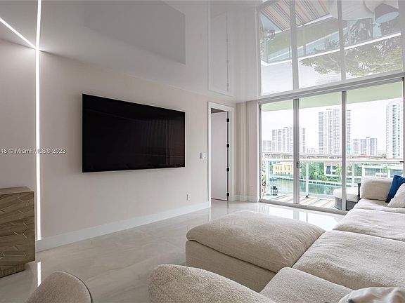 2nd image of 19390 Collins Ave APT 621