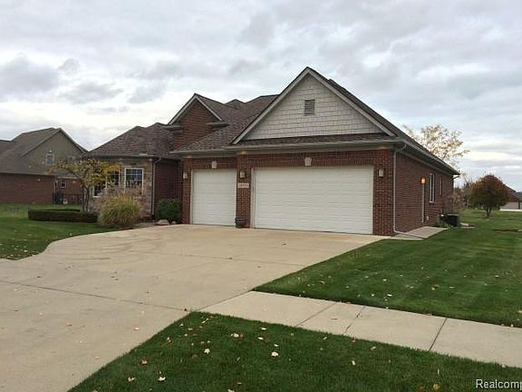 3rd image of 39712 Whitewater Dr
