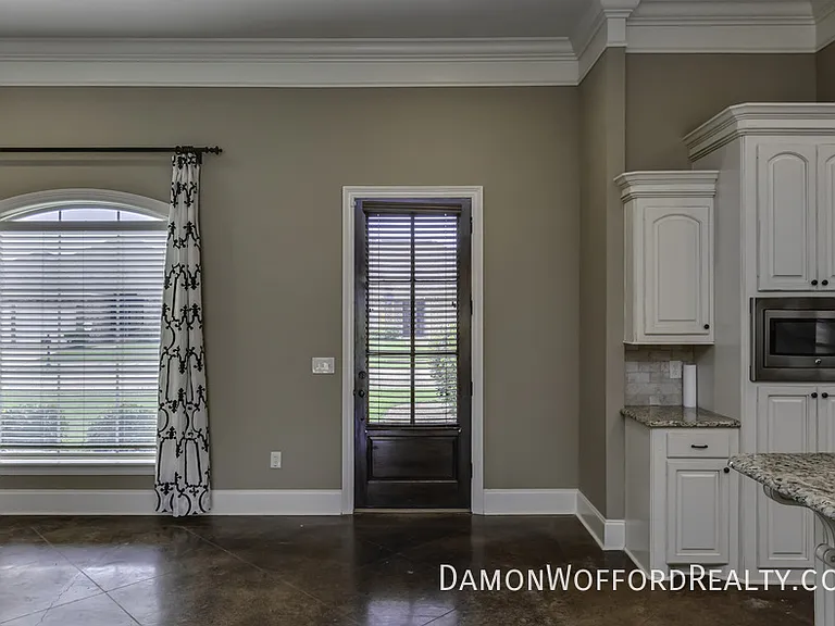114 Lennox Pl — Photo 6