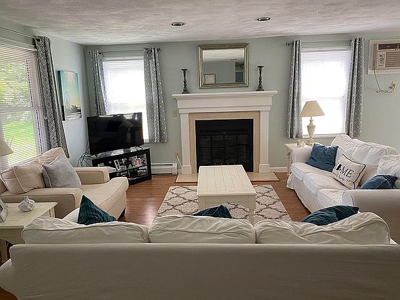 4th image of 44 Knoll Pl #A