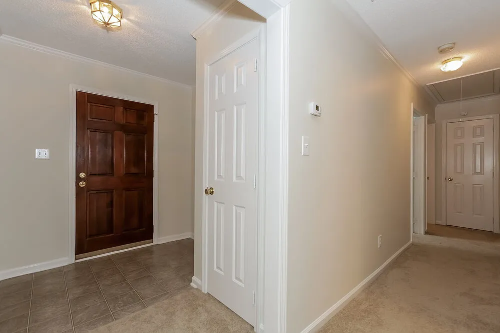 3 bed, 2.0 bath, 1433 sqft, $1,995 — Photo 2